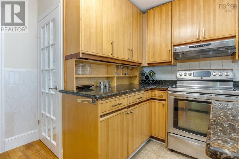 985 Beaufort Avenue — photo 10 of 40