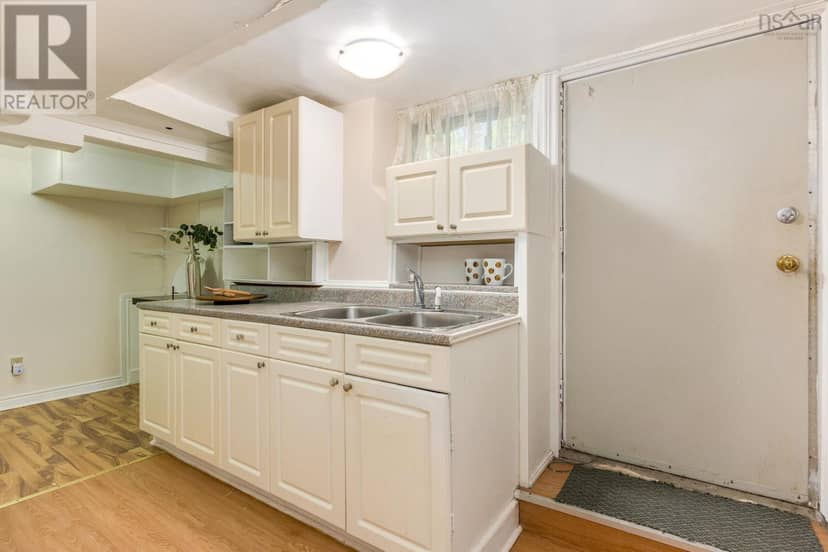 985 Beaufort Avenue — photo 36 of 40