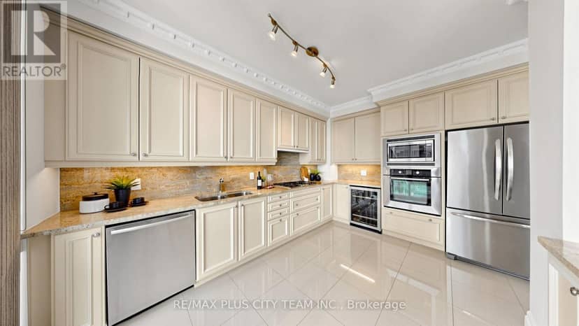 4302 - 16 Harbour Street — photo 12 of 40