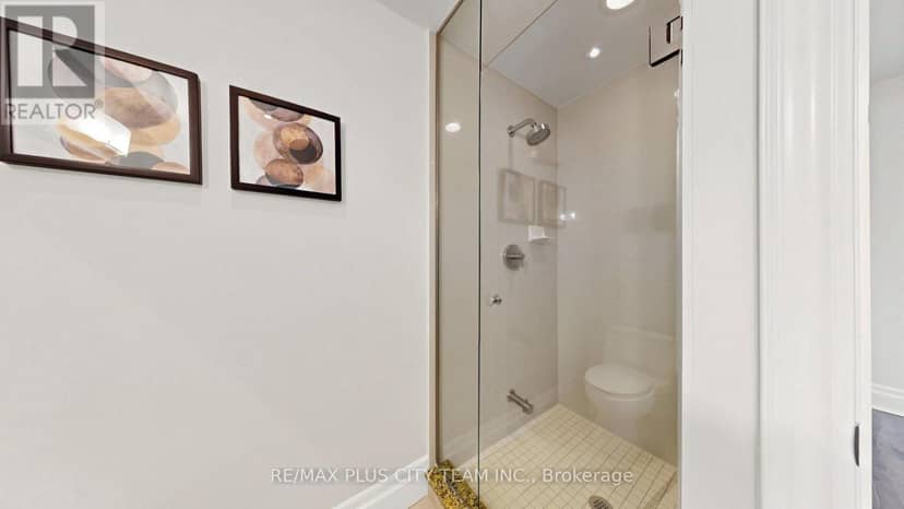 4302 - 16 Harbour Street — photo 32 of 40