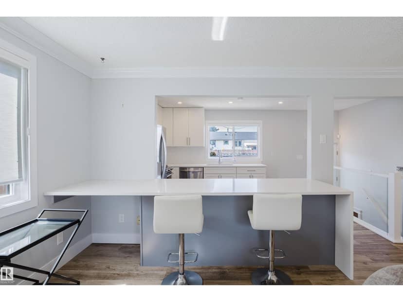 9330 162 ST NW — photo 9 of 40