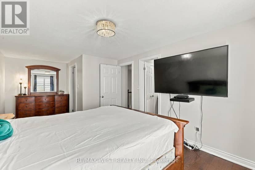 12 Waverly Street S — photo 17 of 40