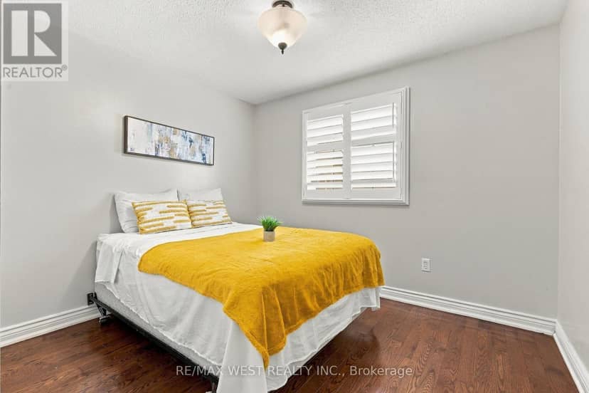 12 Waverly Street S — photo 20 of 40