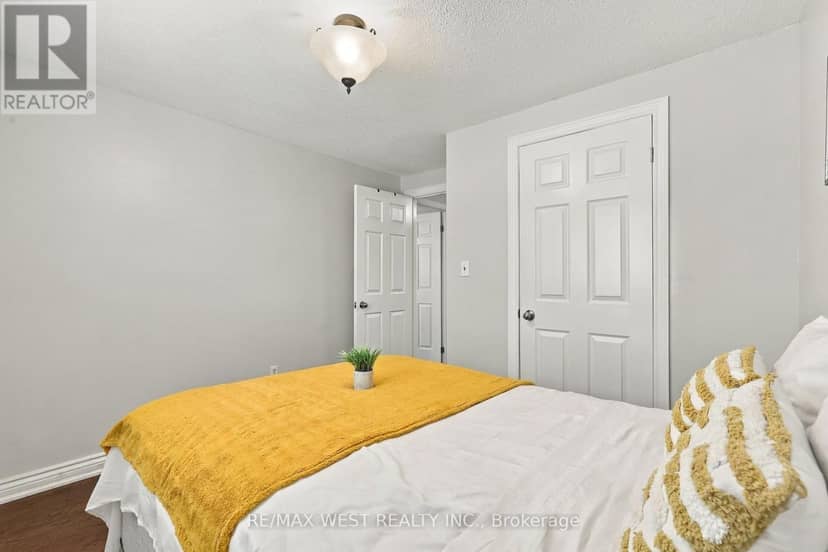 12 Waverly Street S — photo 21 of 40