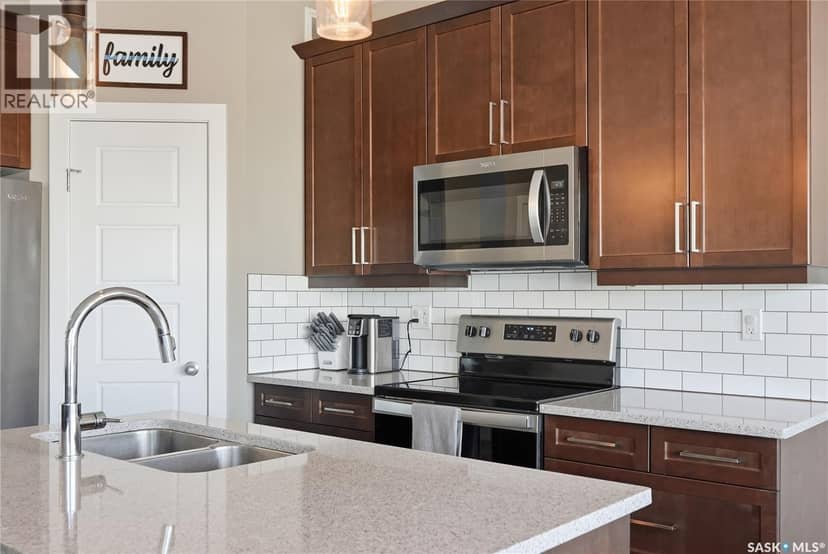 118 Stromberg CRESCENT — photo 13 of 40