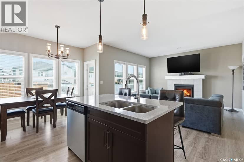 118 Stromberg CRESCENT — photo 18 of 40