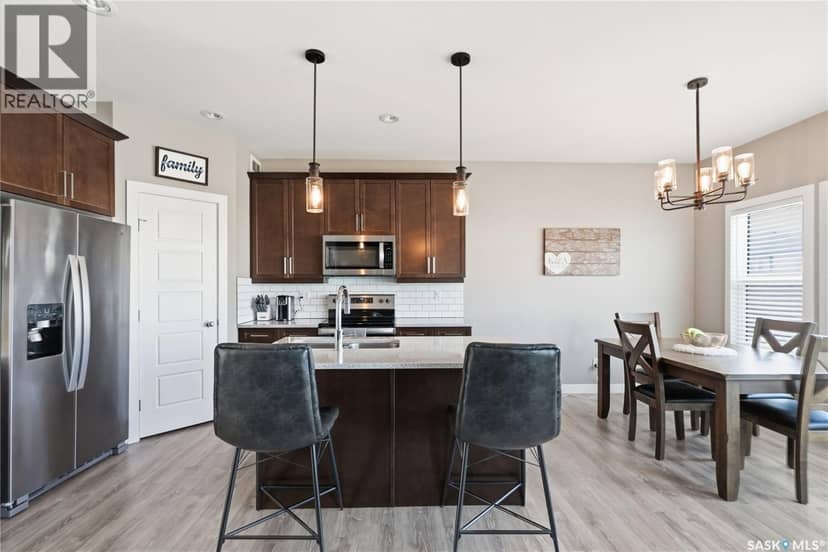 118 Stromberg CRESCENT — photo 9 of 40