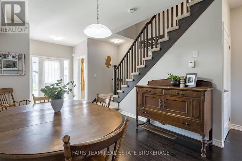 207 Springfield Crescent — photo 14 of 36