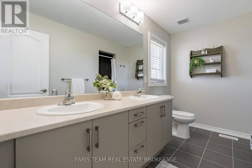 207 Springfield Crescent — photo 21 of 36