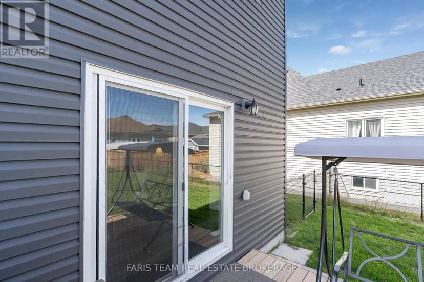 207 Springfield Crescent — photo 28 of 36