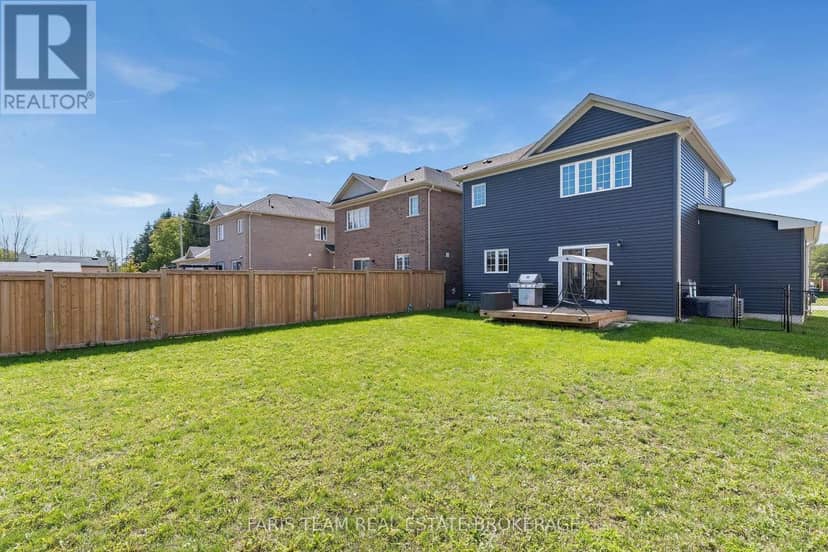 207 Springfield Crescent — photo 33 of 36