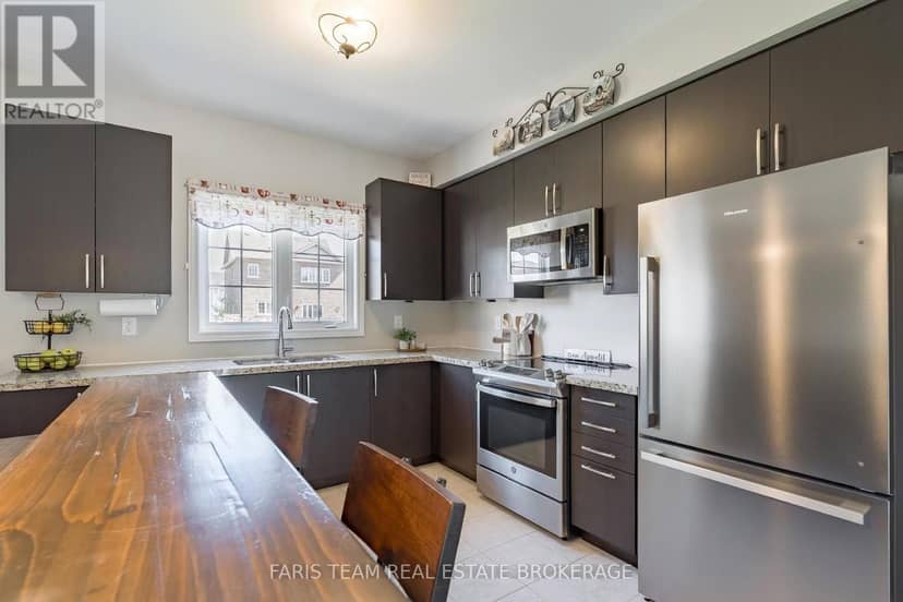 207 Springfield Crescent — photo 9 of 36