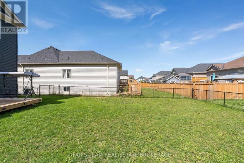 207 Springfield Crescent — photo 31 of 36
