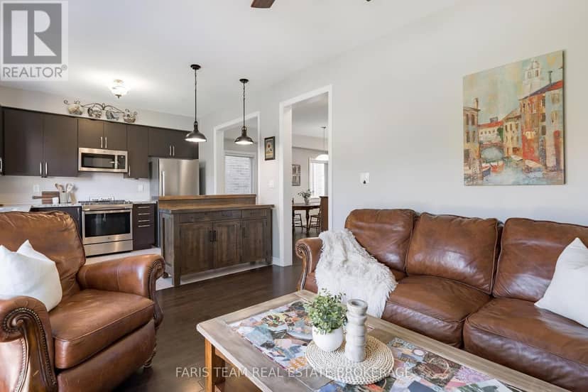 207 Springfield Crescent — photo 17 of 36