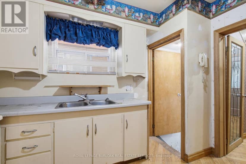 52 Craydon Avenue — photo 19 of 28