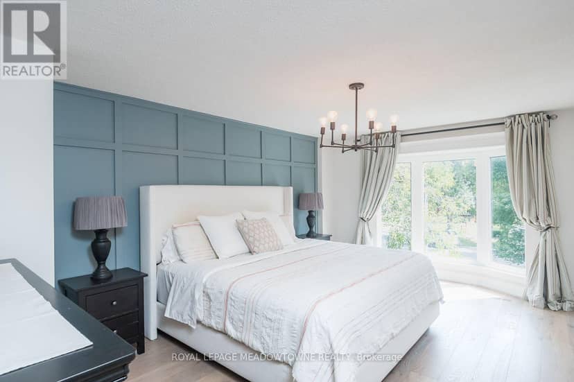 823 Laurier Avenue — photo 19 of 40