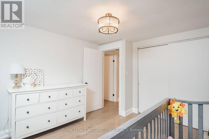 823 Laurier Avenue — photo 27 of 40