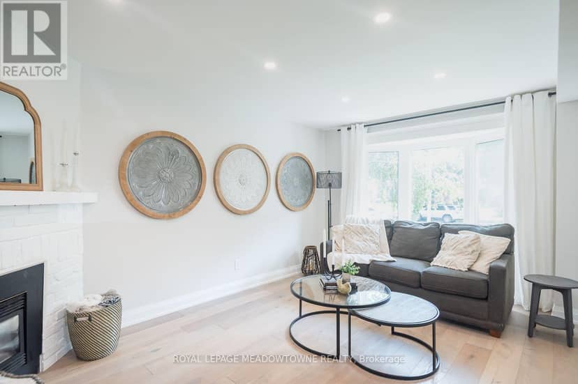 823 Laurier Avenue, Milton, photo 3