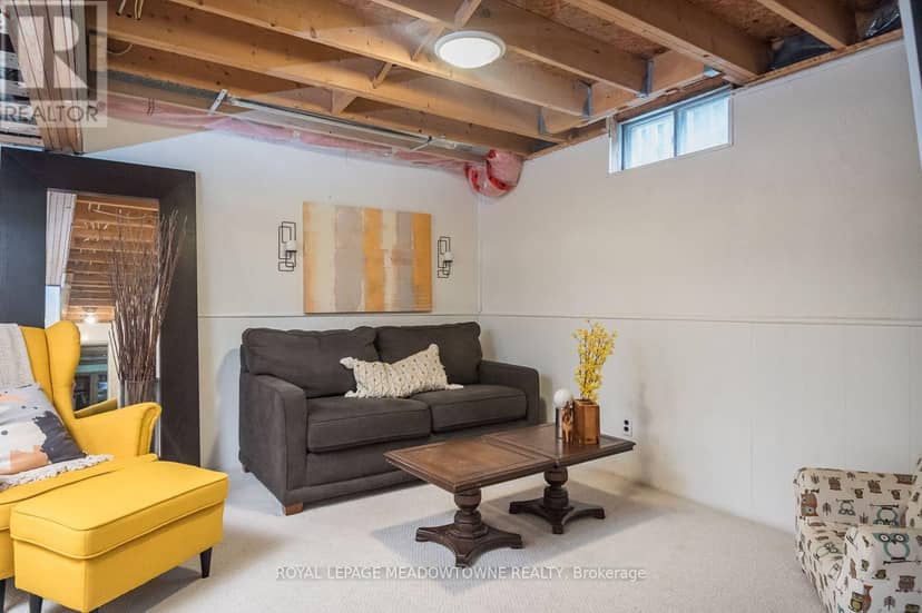 823 Laurier Avenue — photo 35 of 40