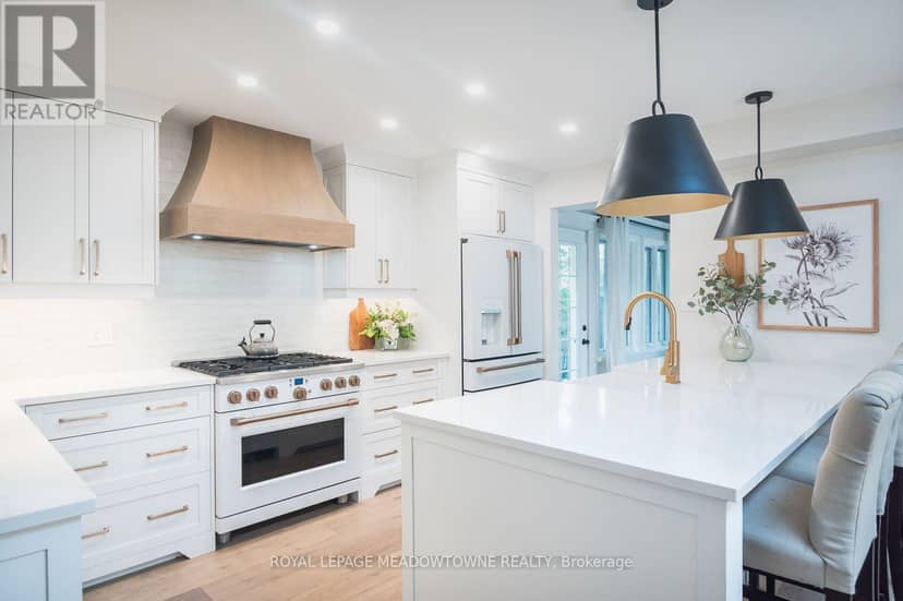 823 Laurier Avenue, Milton, photo 5