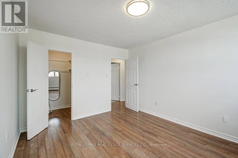 404 - 212 Kerr Street — photo 22 of 38