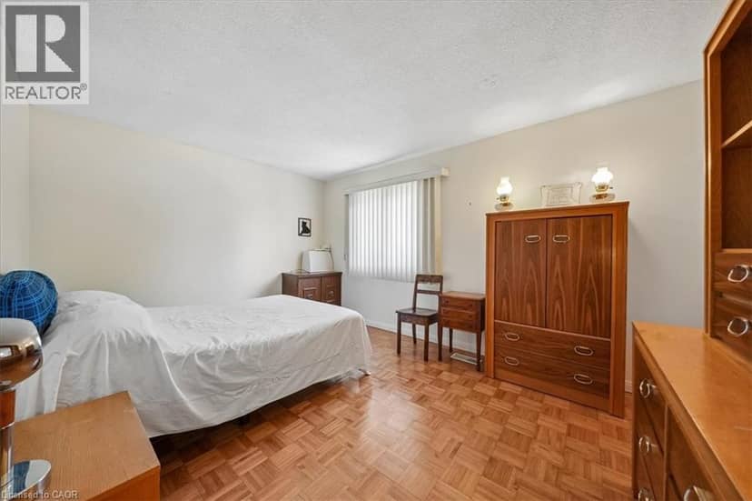 2320 MIDDLESMOOR Crescent — photo 34 of 40
