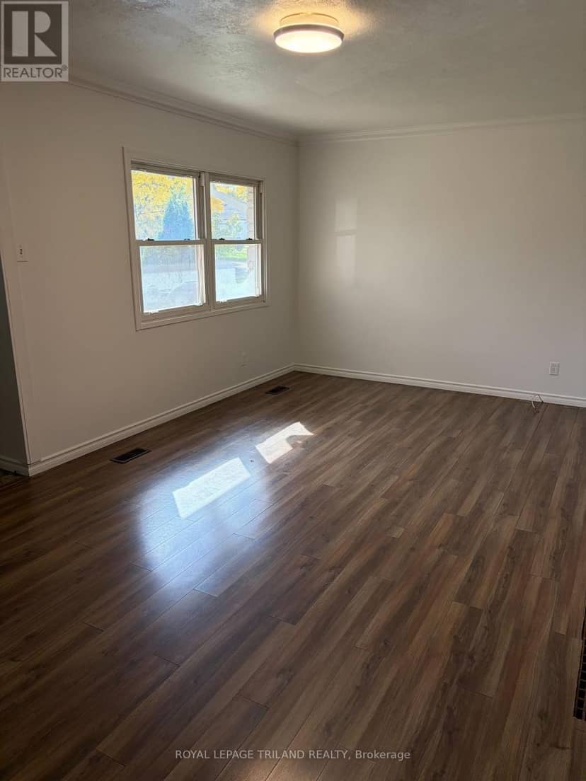 1678 Dale Street, London East, photo 3
