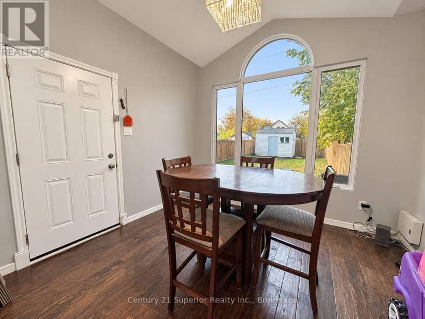 128 Bethune Street — photo 13 of 40
