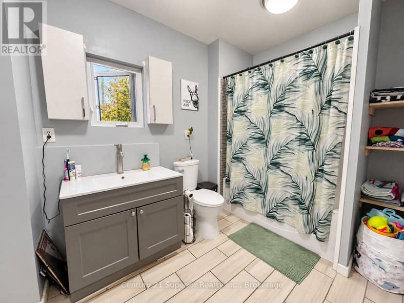 128 Bethune Street — photo 27 of 40