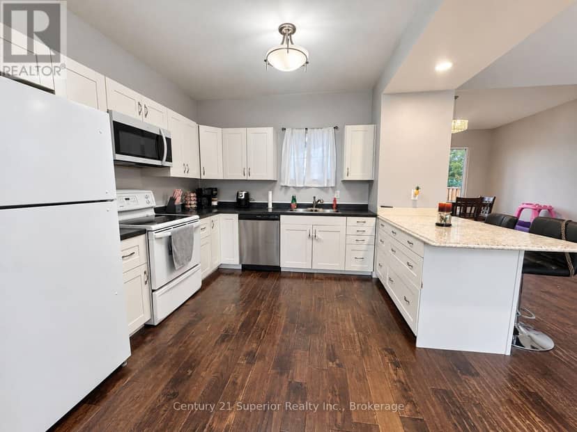 128 Bethune Street — photo 9 of 40