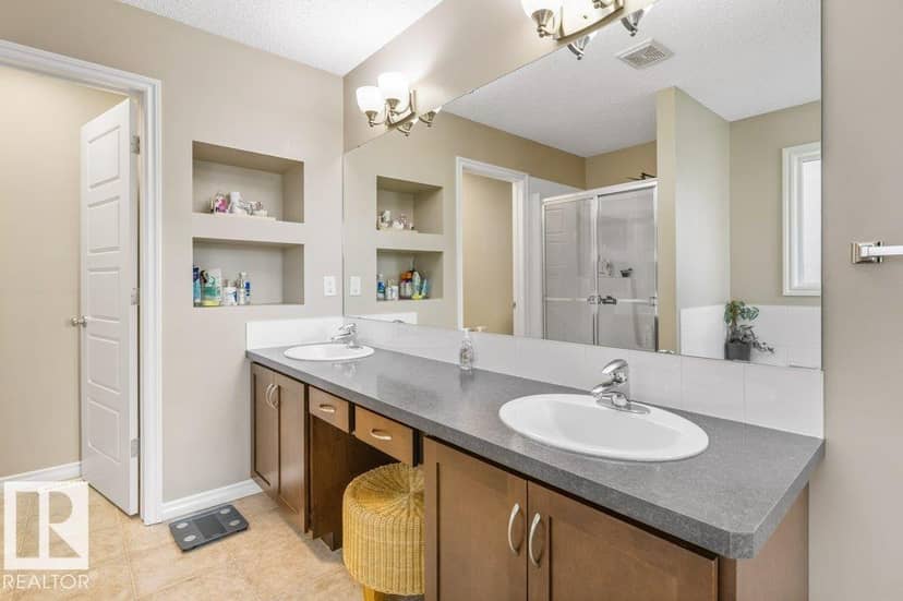 60 Vernon St — photo 32 of 40
