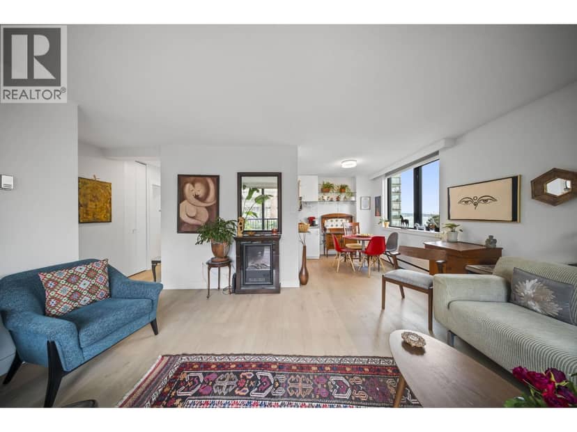 301 1330 Harwood Street — photo 10 of 36