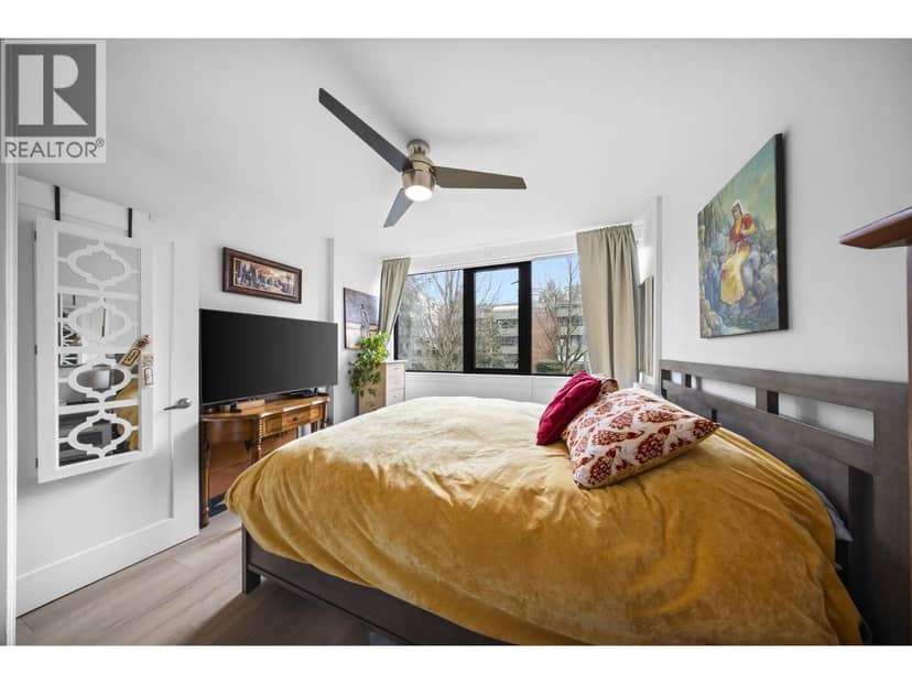 301 1330 Harwood Street — photo 17 of 36