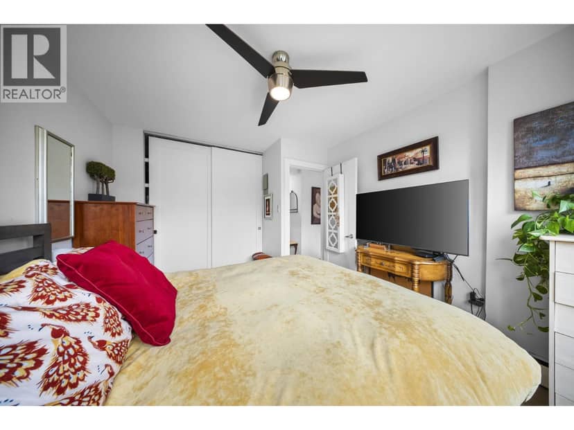 301 1330 Harwood Street — photo 19 of 36