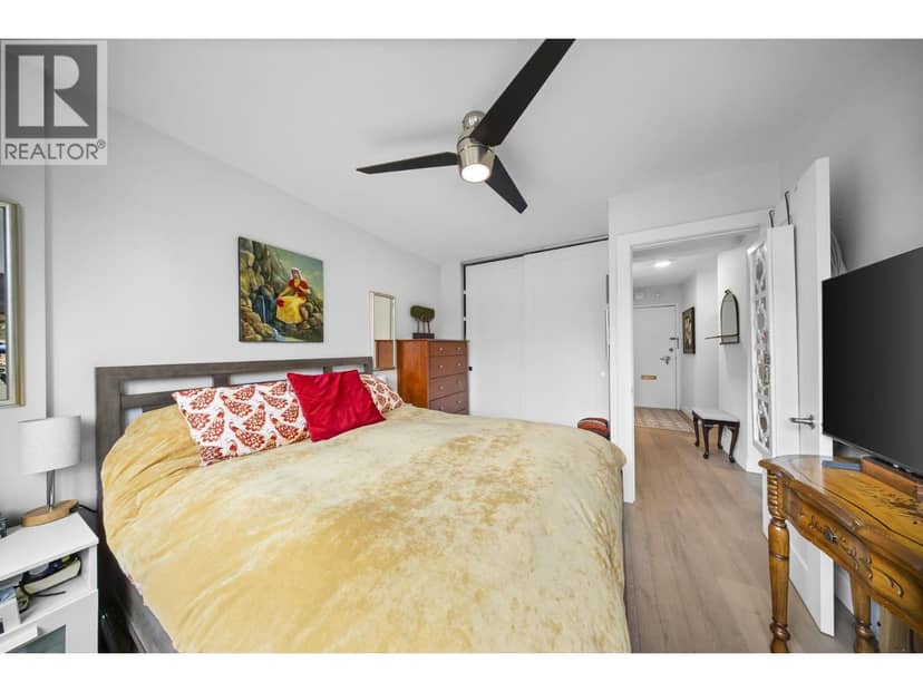 301 1330 Harwood Street — photo 18 of 36