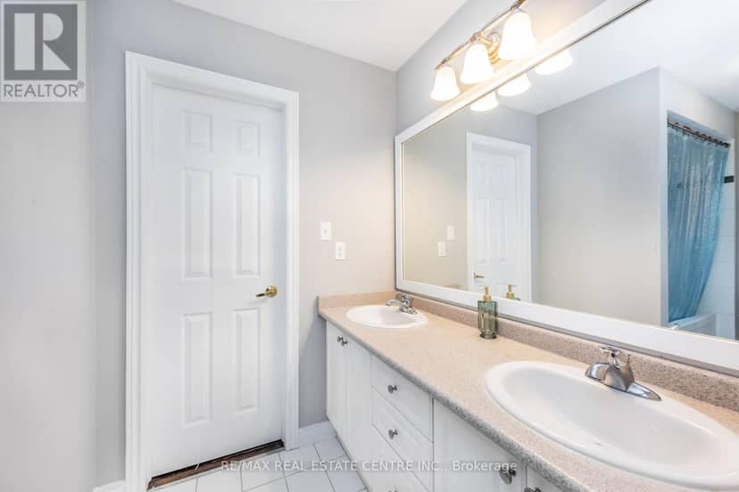 456 Laundon Terrace — photo 33 of 40