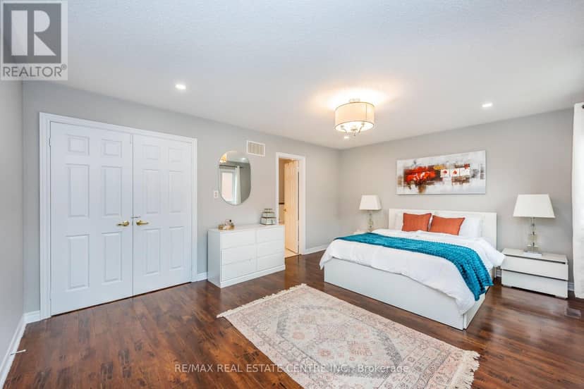 456 Laundon Terrace — photo 35 of 40