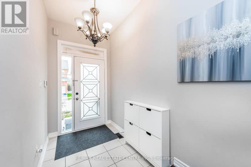 456 Laundon Terrace, Milton, photo 4