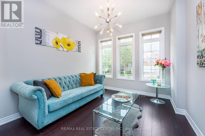 456 Laundon Terrace, Milton, photo 5