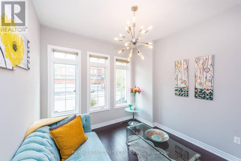 456 Laundon Terrace, Milton, photo 6
