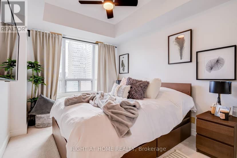 1405 - 70 Absolute Avenue — photo 11 of 40