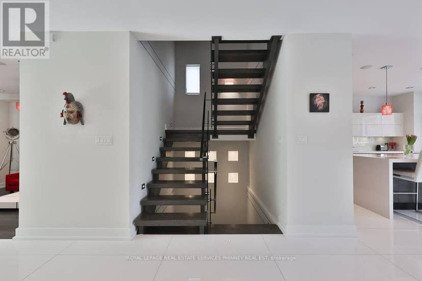 647 Montbeck Crescent — photo 16 of 40