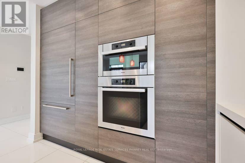 647 Montbeck Crescent — photo 13 of 40