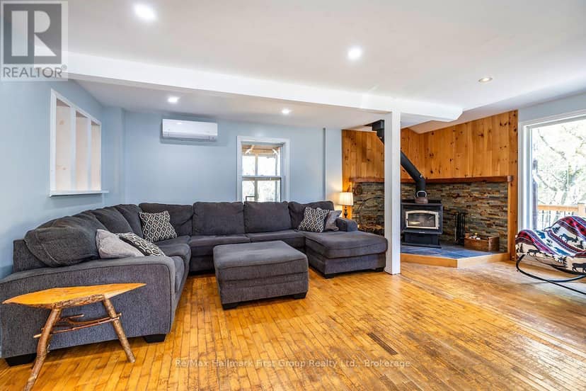 4592 10th Line — photo 9 of 15