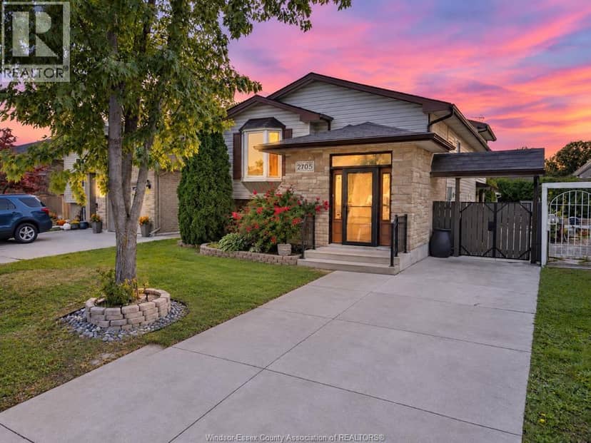 2705 Robert — photo 1 of 19