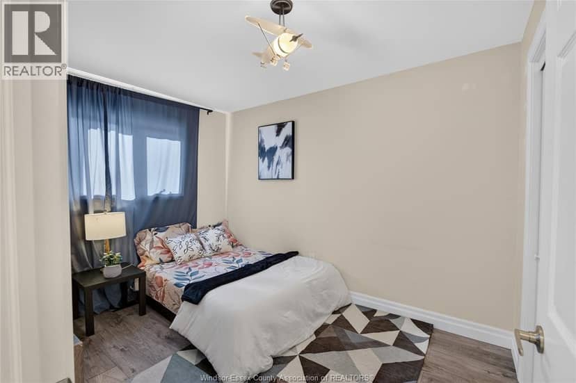 2705 Robert — photo 11 of 19