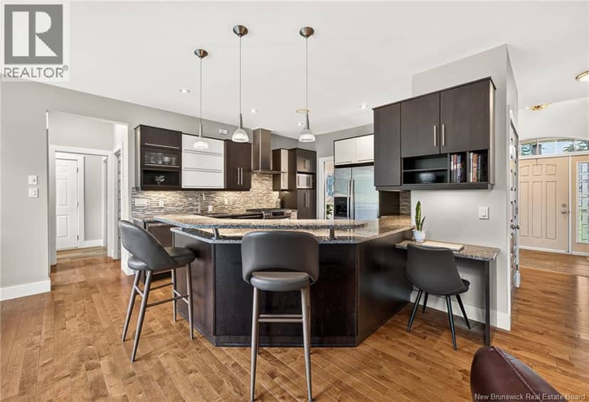 76 Maurice Crescent — photo 10 of 40