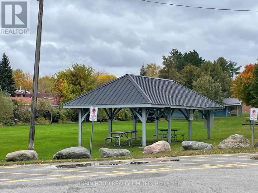 7 - 110 Grew Boulevard — photo 25 of 26