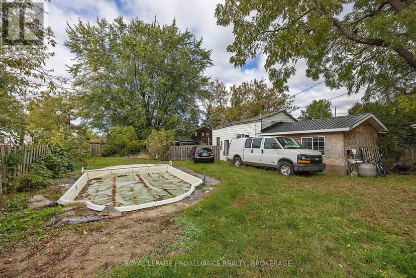 308 Brock Street, Gananoque, photo 4