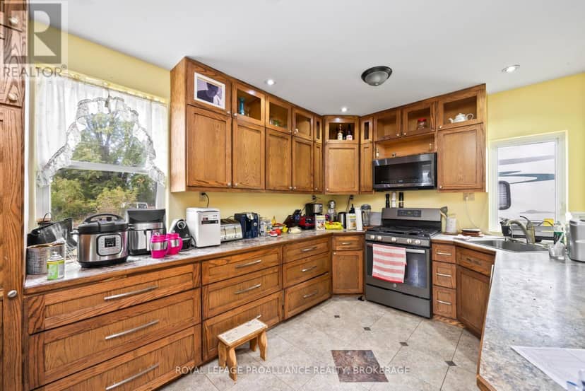 308 Brock Street, Gananoque, photo 8